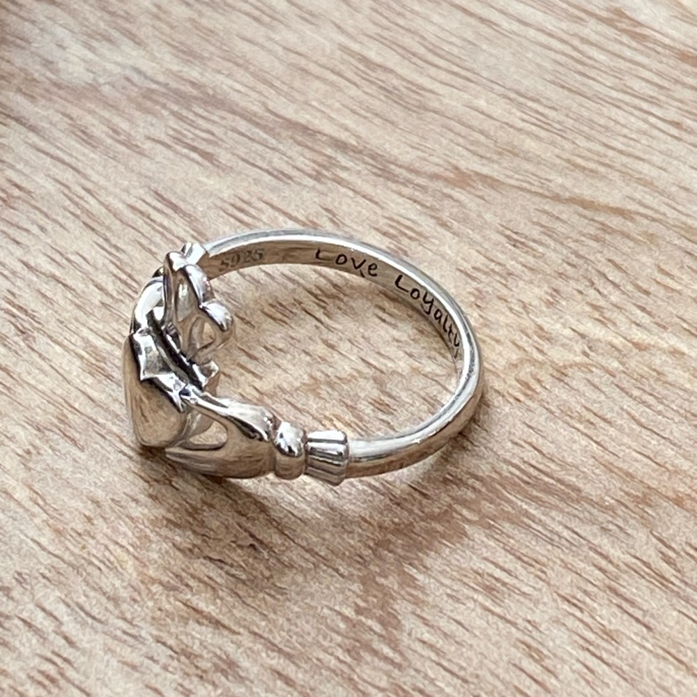 Irish Claddagh Ring 🍀 - Picture 9 of 9